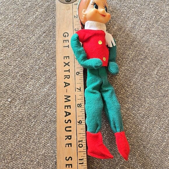 Vintage NOEL JAPAN RED GREEN KNEE HUGGER ELF CHRISTMAS ORNAMENT Original Sticker - Picture 7 of 7